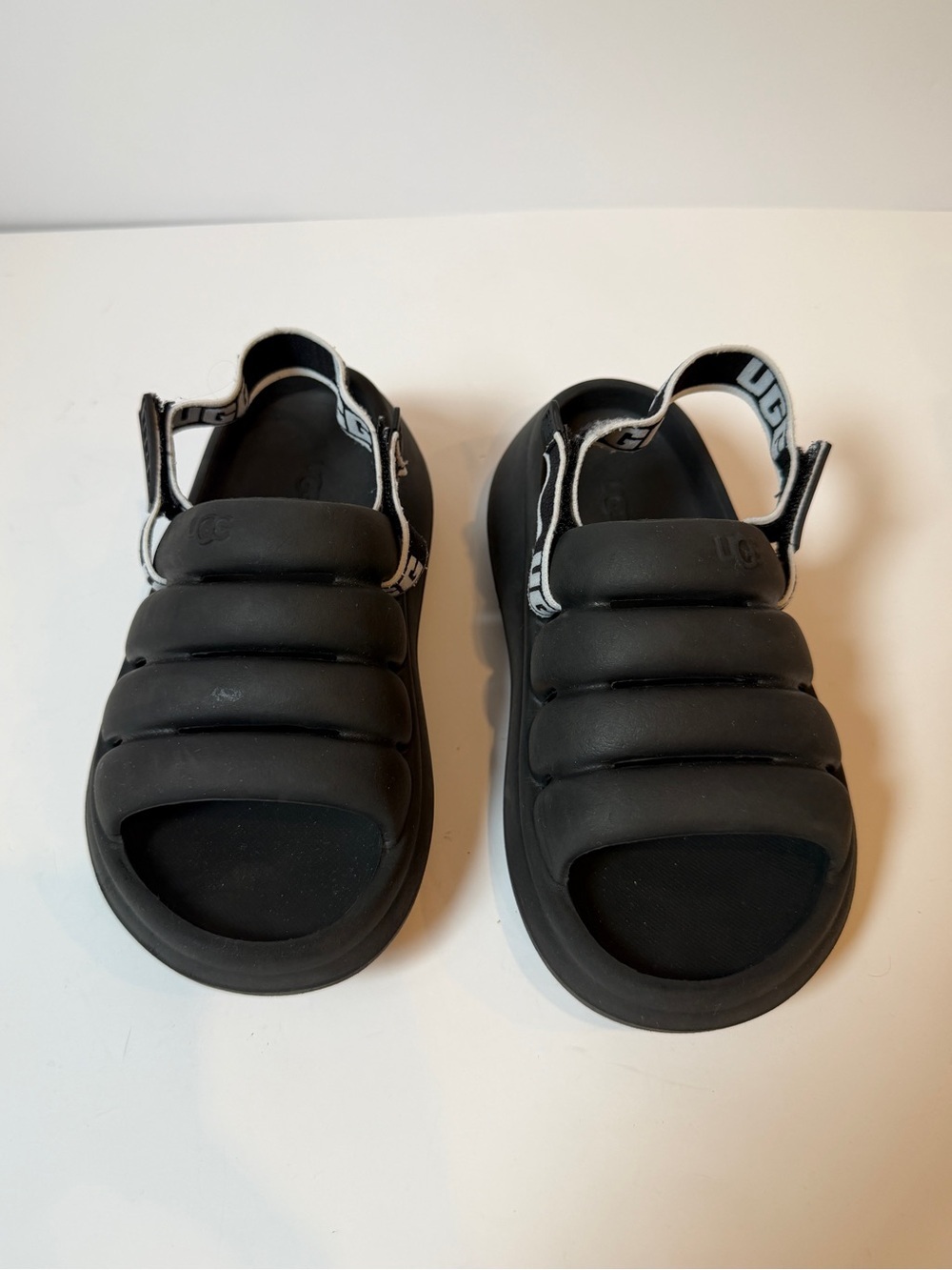 UGG Sport Yeah Webbing Strap Foam Slide Sandals Matte Black Kids 1 - Picture 5 of 9